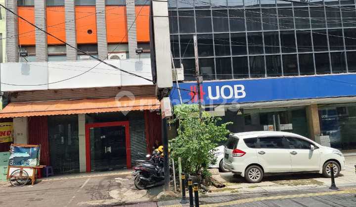 Shophouse in Panglima Polim, South Jakarta. Shophouse in Panglima Polim, South Jakarta.