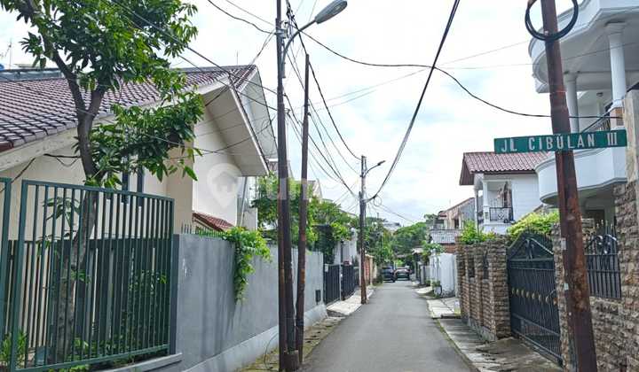 Rumah Hoek di Jl Cibulan di Kebayoran Baru