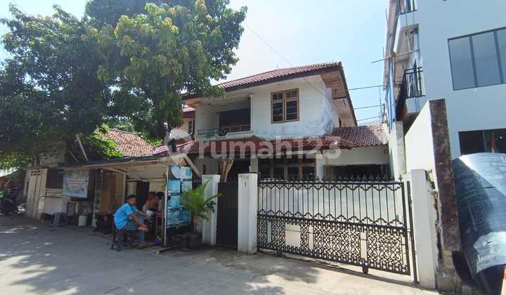 Rumah Asri 2 Lantai di Jl Wijaya I Petogogan Kebayoran Baru Jakarta Selatan