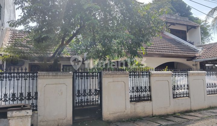 Rumah Strategis di Jl Praja Dalam di Kebayoran Lama