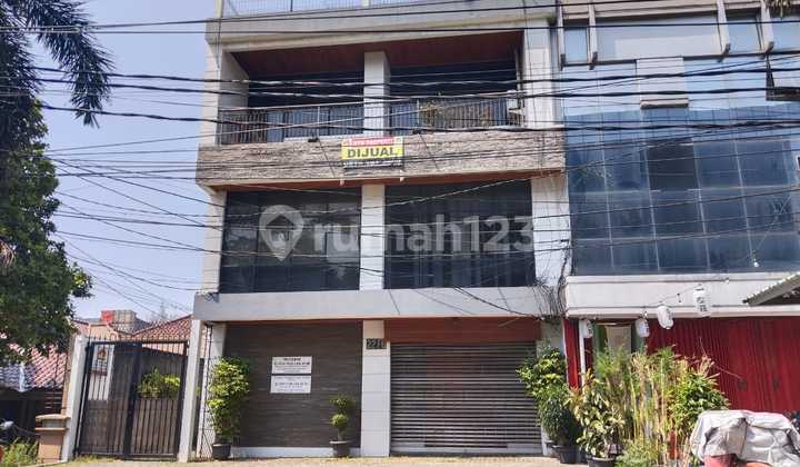 3-Storey Shop House on Fatmawati Street in South Cipete 2