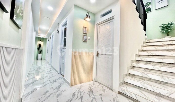 Exclusive 4-Story Boarding House, Certificate of Ownership, 20 Bedrooms/20 Bathrooms, Tamansari, West Jakarta 2