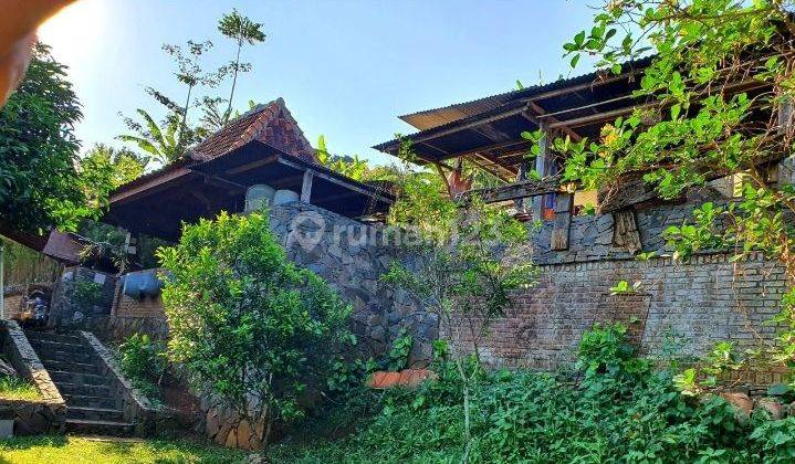 Rumah asri dan tenang,  SHM, halaman luas, hadap Barat di Bandung 2