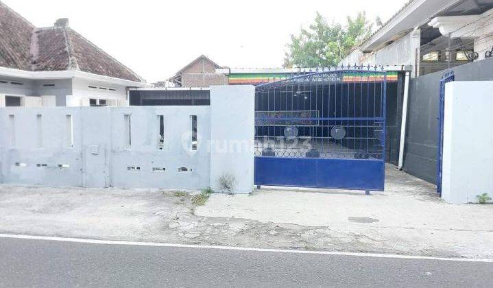 Rumah pinggir jalan cocok untuk usaha,strategis di Gilingan, solo 2