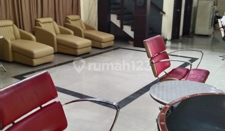 Rumah Pinggir Jalan,Cocok untuk Usaha,Salon,Kantor di Lebak Bulus 2
