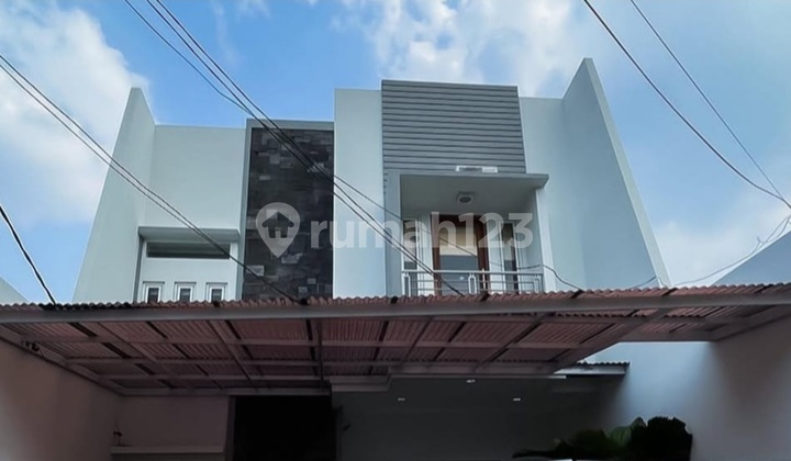 Rumah 2.5 Lantai,Furnished,Strategis di Cilandak, Jakarta Selatan