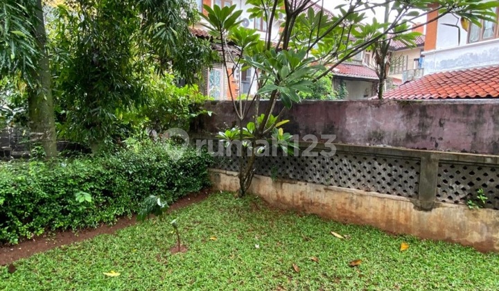 Tranquil, comfortable, furnished house in the Bali View Complex, Cirendeu.