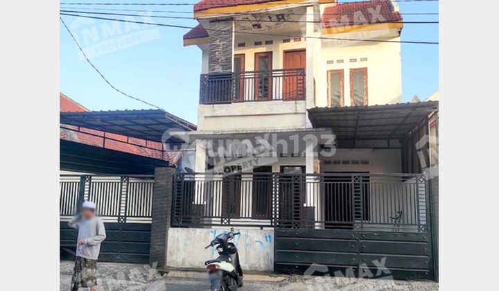 2-Story Rental House in Malang City Center Near Campus Area 2-Story Rental House in Malang City Center Near Campus Area
