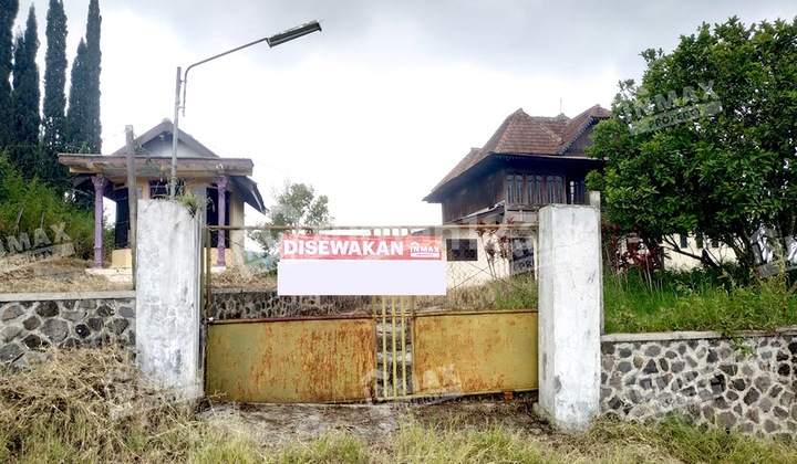 Rental House with Spacious Land, Beautiful View in Bumiaji Batu Area, Suitable for Business