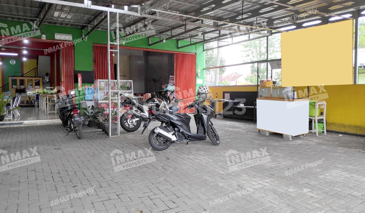 For Rent 2-Story Shophouse Suitable for Business in Sulfat Area, Malang 2