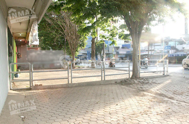 For Rent 3-Storey Wide Shop House in Oro-Oro Dowo, Suitable for Office Use