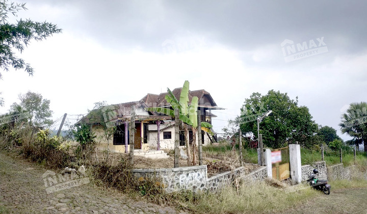 Rental House with Spacious Land, Beautiful View in Bumiaji Batu Area, Suitable for Business
