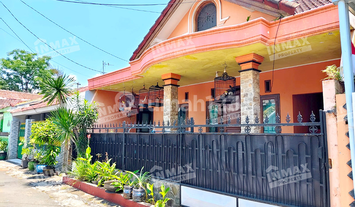 Ready-to-Occupy 2.5-Story Comfortable Residence in Bandulan Area, Malang Ready-to-Occupy 2.5-Story Comfortable Residence in Bandulan Area, Malang