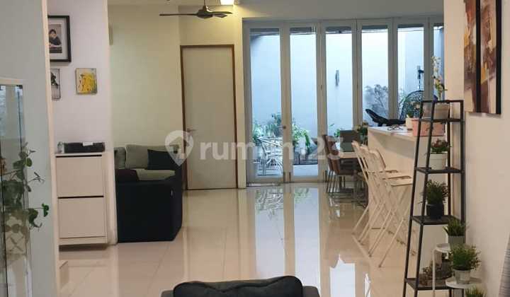 Jual Rumah Strategis Siap Huni Taman Royal Cipondoh Tangerang Jual Rumah Strategis Siap Huni Taman Royal Cipondoh Tangerang