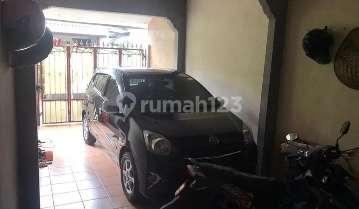 garasi/carport jual cepat rumah 2 lantai