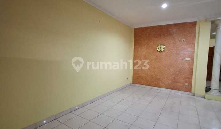 For immediate sale: Luxury house on Bouleverd Banjar Wijaya, Tangerang. 2