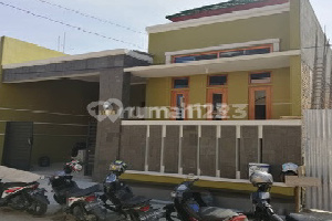 Rumah modern baru gress di Fajar Indah Solo Rumah modern baru gress di Fajar Indah Solo