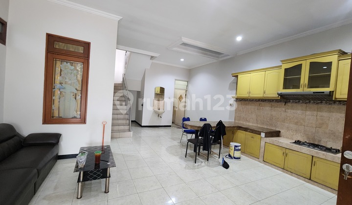 Darmo Baru Barat Street House, West Surabaya, near Muhammad Street