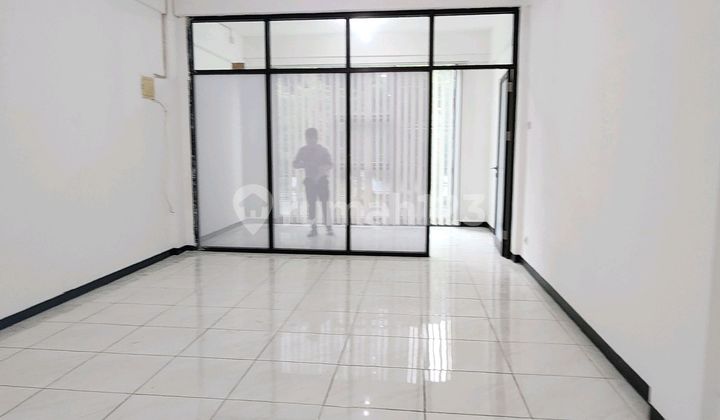 Ruko Plaza Segi 8 Murah Hadap Jalan Raya 1