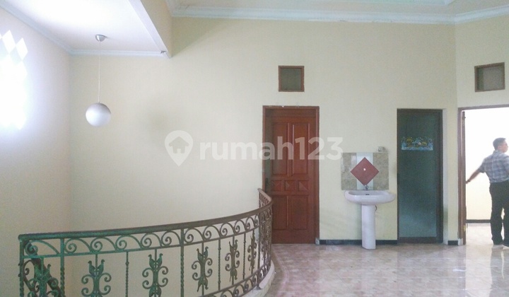 2-Storey House, Many Rooms, Suitable for Offices and Residence, West Surabaya, Near Tandes, Margomulyo.