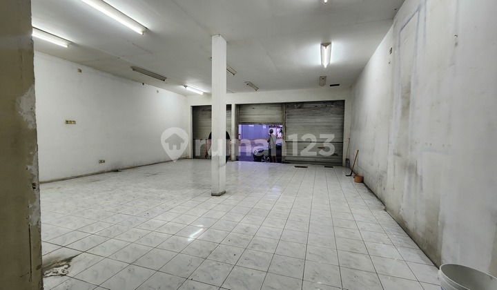 House by the Main Road, Suitable for Business in West Surabaya, Darmo2an. 1