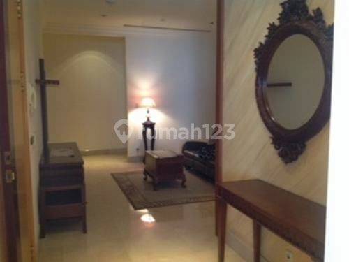 Spacious Living Area With Cozy 4 Bedrooms And Balcony At Luxury Airlangga Apartment 2