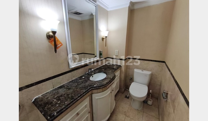 Luxury Unit, Fully Furnished and Nice Facilities at Istana Sahid Just Walking 5 Minutes to MRT 2