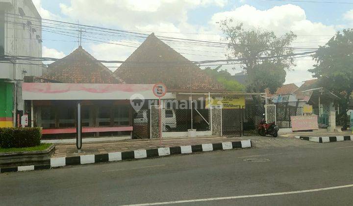 Dijual Rumah Kuno Berkualitas, Samping Jalan, Dengan 5 Kamar Tidur di Area Klaten 1