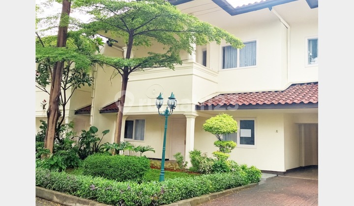 Affordable Luxury, 24-Hour Secured Gated Residential with Beautiful Pool and Cozy 4 Bedrooms in Tanah Kusir, Pondok Indah Strategic Area Affordable Luxury, 24-Hour Secured Gated Residential with Beautiful Pool and Cozy 4 Bedrooms in Tanah Kusir, Pondok Indah Strategic Area