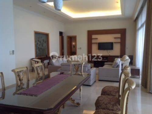 Spacious Living Area With Cozy 4 Bedrooms And Balcony At Luxury Airlangga Apartment 1