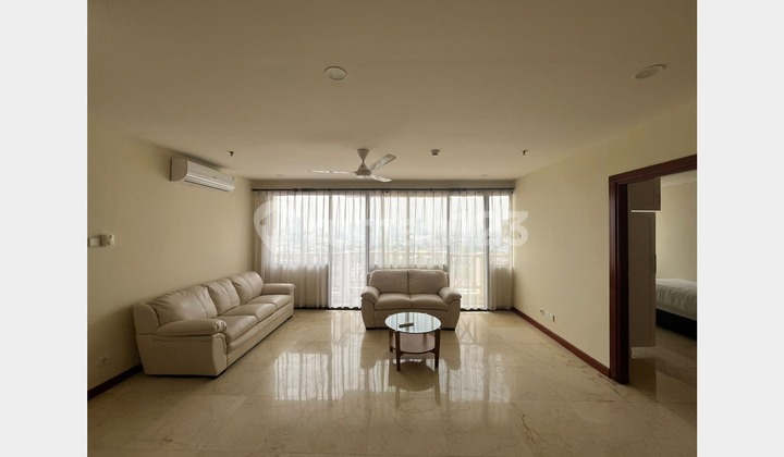 Unit Luas dan Ruang Keluarga Sempurna, Lengkap Berfurnitur dengan 3 Kamar Tidur yang Menawan di Apartemen Simprug Indah, Hanya Berjalan Kaki ke Binus International School Unit Luas dan Ruang Keluarga Sempurna, Lengkap Berfurnitur dengan 3 Kamar Tidur yang Menawan di Apartemen Simprug Indah, Hanya Berjalan Kaki ke Binus International School