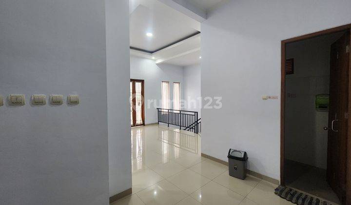 Dijual Rumah Bagus Dengan 4 Kamar Dan 2 Lantai, Lingkungan Nyaman di Area Banguntapan 2