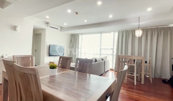 Beautiful Homey 2 Bedrooms Unit, High Floor and Fully Furnished at Kemang Village