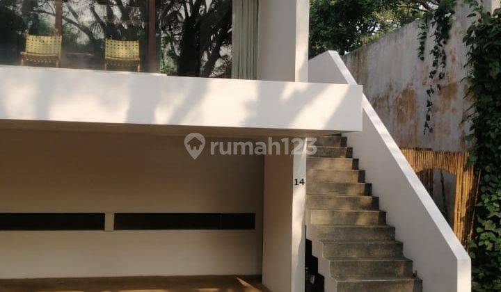 Sewa Rumah 3 Lantai Dengan Nuansa Asri, Sudah Renovasi, Furnished Di Jati Padang Area 3
