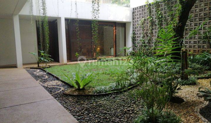 Sewa Rumah 3 Lantai Dengan Nuansa Asri, Sudah Renovasi, Furnished Di Jati Padang Area 5