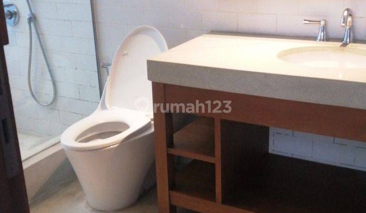 Sewa Rumah 3 Lantai Dengan Nuansa Asri, Sudah Renovasi, Furnished Di Jati Padang Area 6