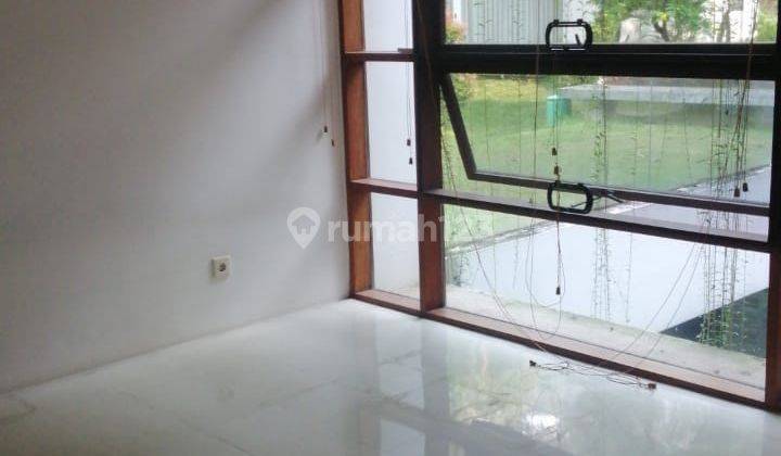 Sewa Rumah 3 Lantai Dengan Nuansa Asri, Sudah Renovasi, Furnished Di Jati Padang Area 9