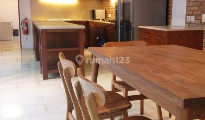 Sewa Rumah 3 Lantai Dengan Nuansa Asri, Sudah Renovasi, Furnished Di Jati Padang Area 8