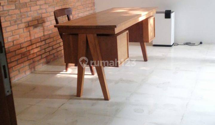 Sewa Rumah 3 Lantai Dengan Nuansa Asri, Sudah Renovasi, Furnished Di Jati Padang Area 12