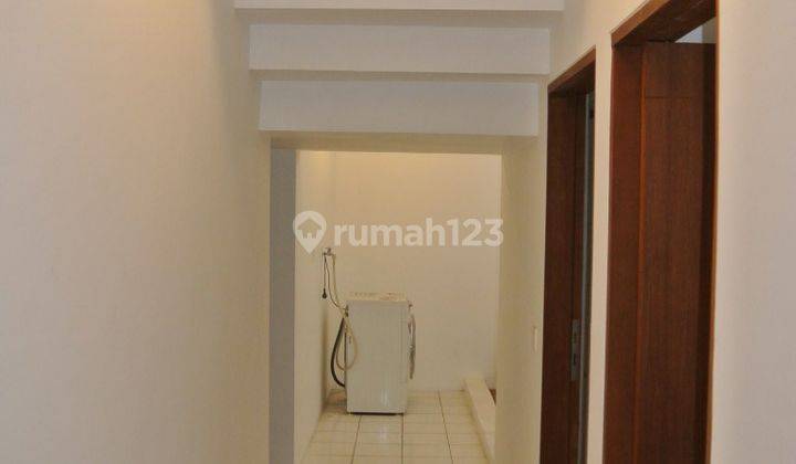 Sewa Rumah 3 Lantai Dengan Nuansa Asri, Sudah Renovasi, Furnished Di Jati Padang Area 17