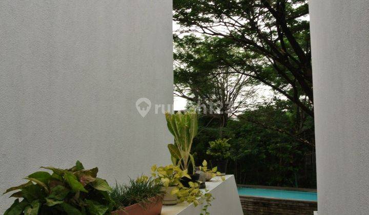 Sewa Rumah 3 Lantai Dengan Nuansa Asri, Sudah Renovasi, Furnished Di Jati Padang Area 23