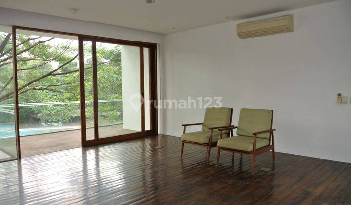 Sewa Rumah 3 Lantai Dengan Nuansa Asri, Sudah Renovasi, Furnished Di Jati Padang Area 24