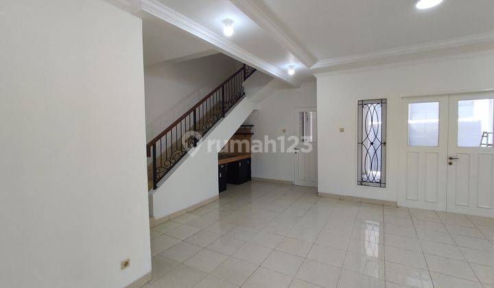 Excellent Bright, Renovated 2 Storey House In A Compund With 3 Bedrooms At Pos Pengumben Area 2