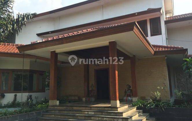 Dijual Rumah Gaya Klasik Luas Dengan 5 Kamar di Daerah Cipete, 13 Menit Ke Mrt Cipete 1