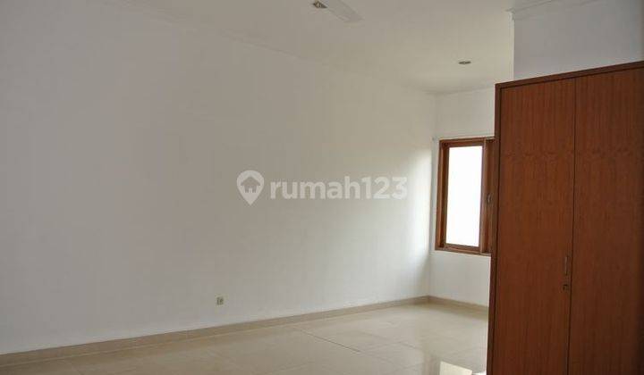 Dijual Rumah Tropical Modern Dengan Kolam Renang Dan 5 Kamar, Di Kemang Area, Bebas Banjir 2