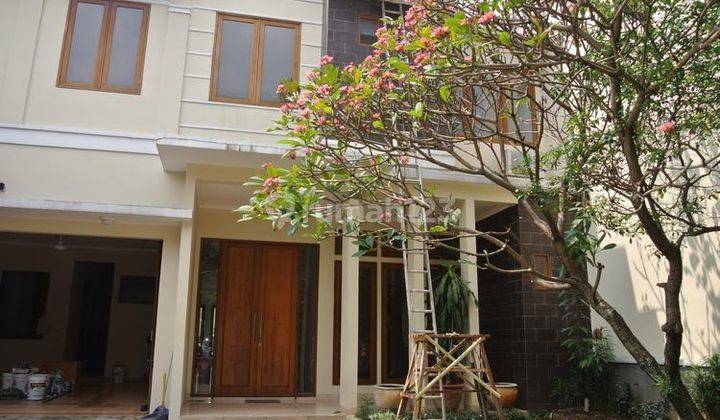 Dijual Rumah Tropical Modern Dengan Kolam Renang Dan 5 Kamar, Di Kemang Area, Bebas Banjir 1