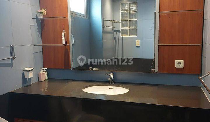 Dijual Unit Apartemen, Nyaman Dan Fully Furnished Dengan 3 Kamar Menghadap Utara di Puri Casablanca 2