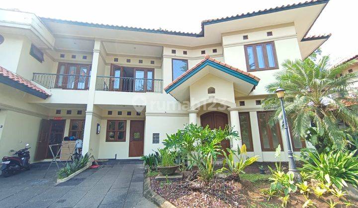 Comfortable 2 Storey House In A Townhose With 3 Bedrooms At Cipete Selatan Area 1