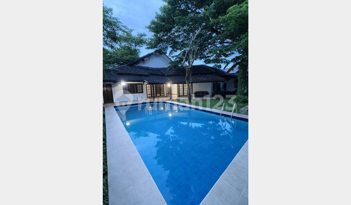 Special Price, Spacious Classic Modern House With Nice 4 BR In Pejaten Barat Area