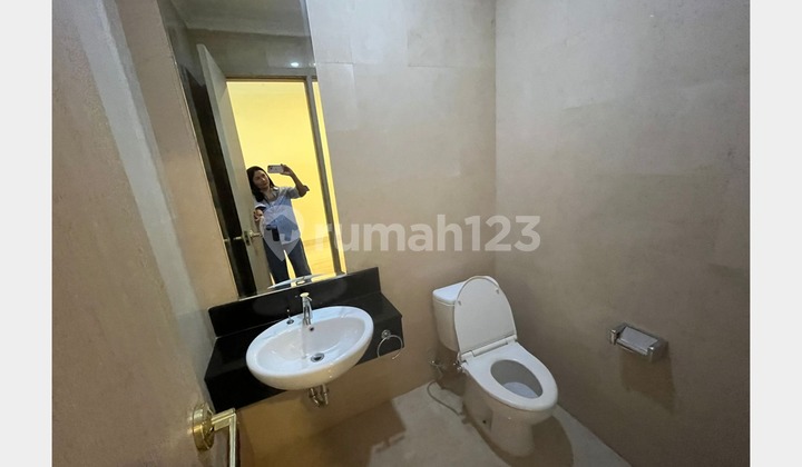 kamar mandi excellent spacious low-rise private apartment